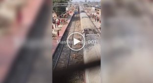 Індія: дрова на шляхах травмували жінку