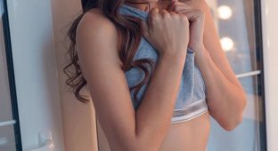Lilian в ванной комнате