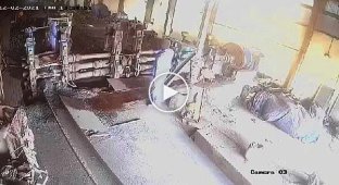 Worker got stuck in a machine.