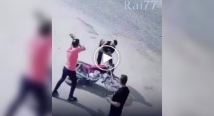 Грабителю пришлось отбиваться от пешехода