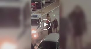 I'll call another police: Attacked the girls in front of the Russian police