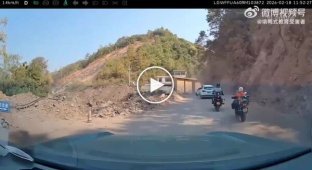 In China, a woman on a motorcycle misplaced the keys and flew into a ravine.