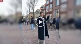Знімальну групу атакували на вулиці в Нідерландах