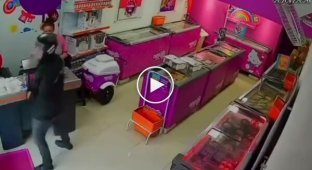 Brazilians prevented a robber from fleeing the scene.