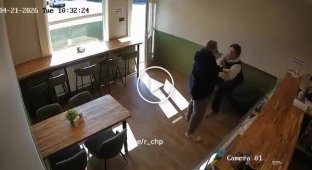 Несподіваний напад на відвідувача кафе в Англії