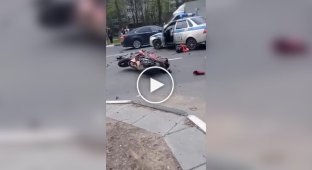 A motorcyclist crashed into a police car 2