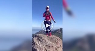 In China, a girl fell off a cliff while trying to take an impressive photo in an original pose