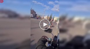 Огнедышащий участник превратил уличную драку в Мексике в фаер-шоу