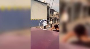 Funeral home employees fight over body