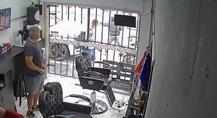 Полицейский обезвредил грабителя в Бразилии (2 фото + 1 видео)