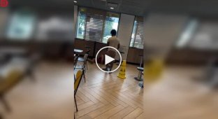 Драка в «Макдоналдсе» закончилась за одно движение