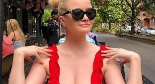 Simone Holtznagel - Girl of the Day