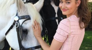 Karis Tiivel - Girl of the Day