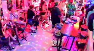 A security guard fought with an impudent tourist in Thailand
