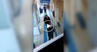 In a regional hospital in Tyumen, a wild patient with scissors attacked medical staff, but received a worthy rebuff.