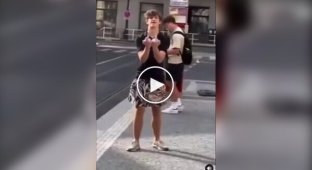 A guy in Prague harasses a pregnant woman and slaps her