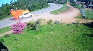 Fiery car accident in Brazil (2 photos + 1 video)