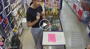В Казахстане посетительница с ножом напала на продавца в магазине