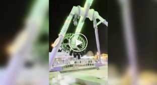 В Саудовской Аравии рухнул аттракцион с людьми