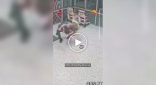 Сюжет боевика в больнице: медик с навыками джиу-джитсу самостоятельно задержал нападающего