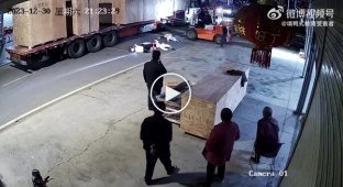 Fatal unloading on the street.