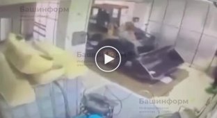 At a car wash in Russia, Ufa, a forklift cut off a woman's legs