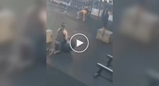 Мужчина получил травму в спортзале из-за поступка женщины