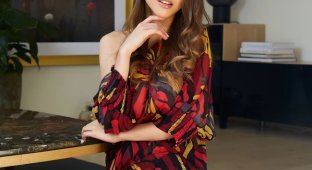 Мила Азуль - Девушка Дня
