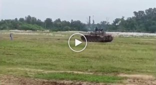 Китайський танк вибухнув на вченнях в Бангладеш
