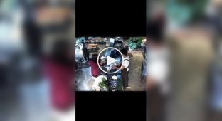 Необычная реакция сотрудника на поведение ребенка