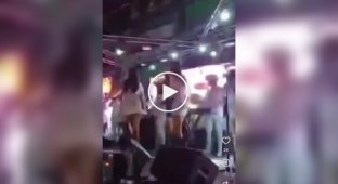 Танцевальное шоу, которое вышло из-под контроля