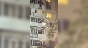 Рискованное спасение женщины в Астане попало на видео