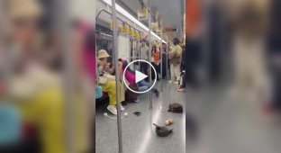 В метро произошла драка из-за места