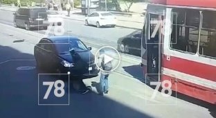 How not to cross the road when leaving public transport