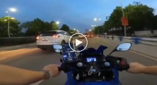 Шлем спас жизнь мотоциклисту