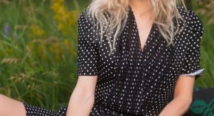 Блондинка Зарина отдыхает на природе