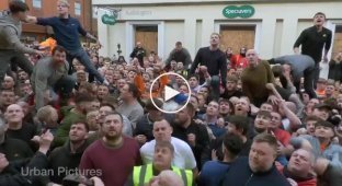 A violent fight lasted two hours in Britain in a fight over a ball