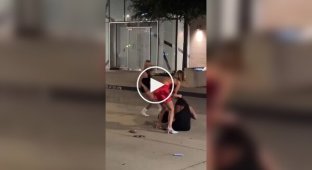 Girls started a fight on the streets of Dallas