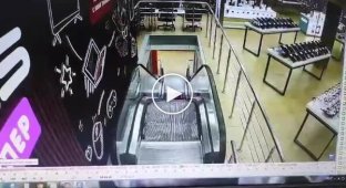 In Novosibirsk, a girl got caught in an escalator.