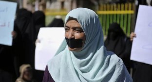 Women in Afghanistan are no longer allowed to talk to each other (5 photos)