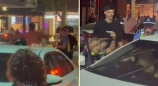 In Australia, police subdued a naked man with a taser (4 photos + 1 video)