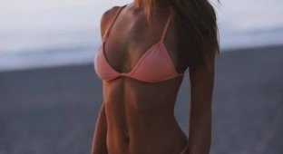 Одна из причин любить лето - это привлекательные девушки в бикини (35 фото)