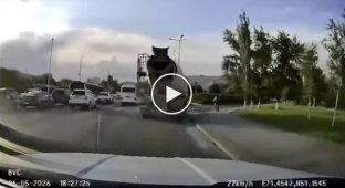 В Астане цементовоз задавил насмерть школьника на велосипеде прямо на пешеходном переходе