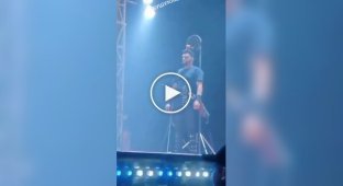 Лучник проколол молодому человеку ухо