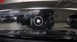 У США поліцейський випадково поранив колегу