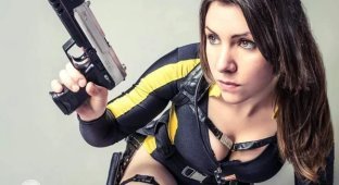 Красиві дівчата Lara Croft Cosplays