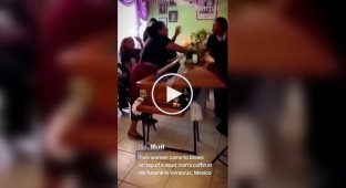 Дві жінки влаштували запеклу бійку на поминках, з'ясувавши, що були коханками одного чоловіка