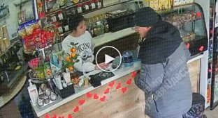 Чоловік украв чайові в кафе