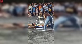 Уличный артист получил серьезную травму во время опасного трюка