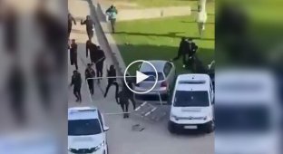 Мигранты показали полиции, кто в Париже хозяин